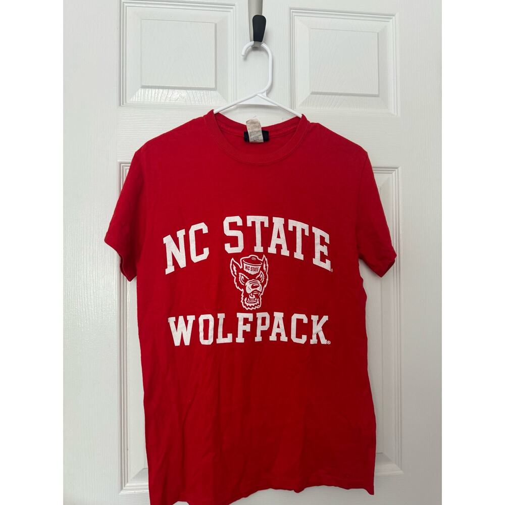 MV Sport NC State Wolfpack Red Short Sleeve Shirt Sz: Small